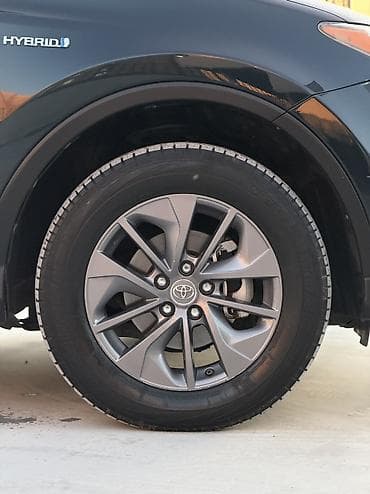 продаю toyota rav4: Toyota RAV4: 2018 г., 2.5 л, Автомат, Гибрид, Кроссовер — 7