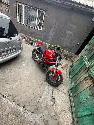 некая: Ducati Monster 696. Сейчас одет в родной пластик (первое фото). Так же — 2
