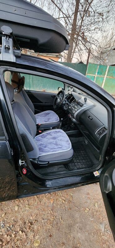 golf plus: Honda Jazz: 2002 г., 1.3 л, Механика, Бензин, Хэтчбэк — 7