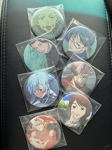 наклейки для банковской карты: Набор круглых значков с аниме и мультперсонажами. Описание: - — 4