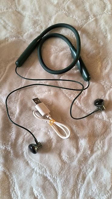 micro cd: Продаю беспроводные вкладыши наушники - надеваются через шею. Имеются — 1