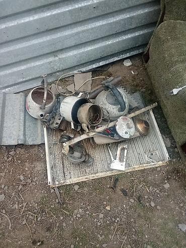 пепельница авто: Лом металла (смешанный) Состав на фото: - металлические чайники — 3