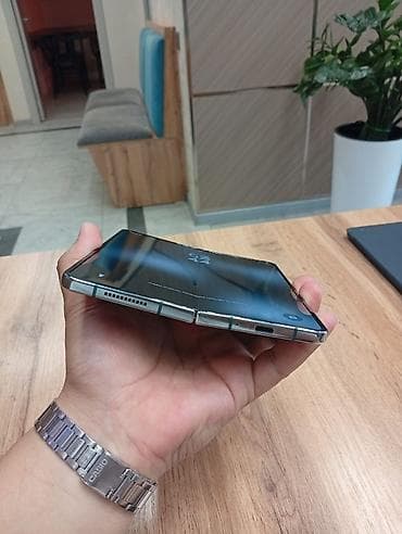 galaxy s19: Samsung Galaxy Z Flip 4, цвет - Серый — 4
