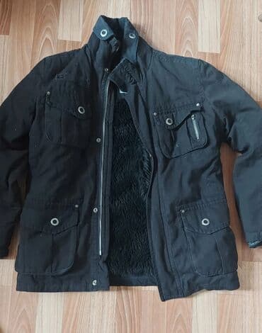 pull bear: ЗИМНЯЯ мужская КУРТКА, чёрная, хлопчатобумажная, с мехом внутри — 1