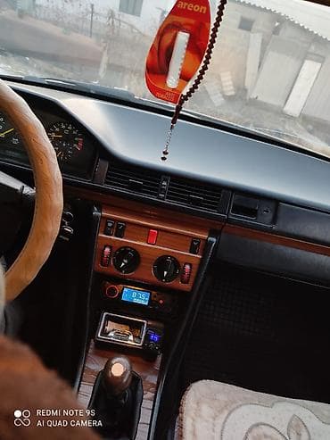 крыло 124: Mercedes-Benz W124: 1991 г., Седан — 9