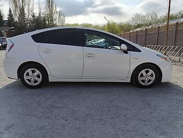 prius plus: Toyota Prius: 2010 г., 1.8 л, Вариатор, Гибрид, Хэтчбэк — 3