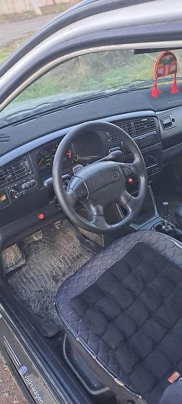 Volkswagen Golf: 1994 г., 1.8 л, Механика, Бензин, Хэтчбэк — 1