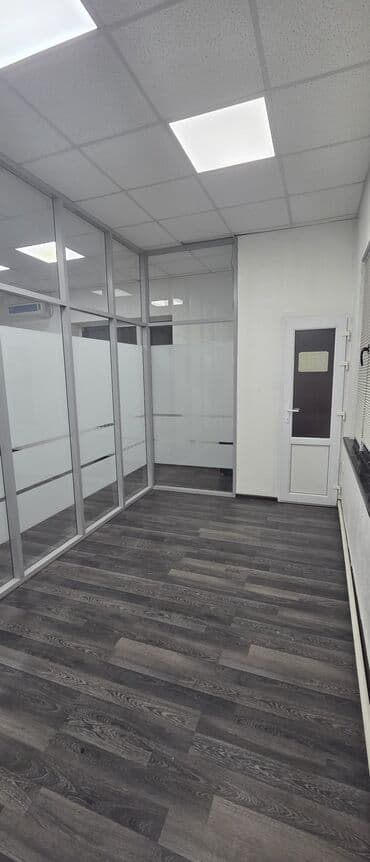 сдаю помишения: Сдаю Аренда офисов, 34 м², В бизнес центре, 1 линия — 7