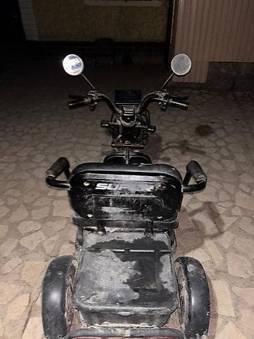 кабина мото: Электрический трехколесный скутер с сиденьем и багажниками - — 4