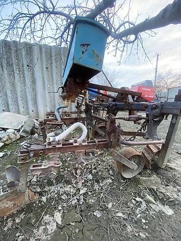 капаем траншеи: Культиватор-окучник с бункером для внесения удобрений/семян - — 3