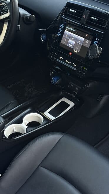 фотохромные очки: Toyota Prius: 2017 г., Гибрид, Хэтчбэк — 9