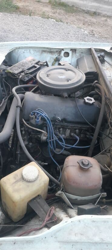 двигатели на ваз: Двигатель автомобиля, вид на подкапотное пространство с аккумулятором — 2