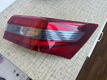 Автозапчасти: Задний правый стоп-сигнал Toyota 2014 г., Б/у, Оригинал, Япония — 1