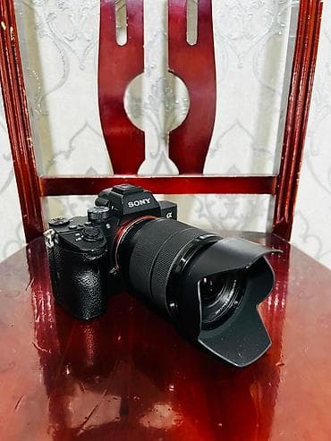 Полноформатная беззеркальная камера Sony α7 III с объективом E 28–70