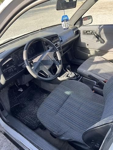 подушка карбюратора: Volkswagen Passat Variant: 1991 г., 1.8 л, Механика, Универсал — 5