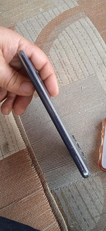 cat s22: Samsung Galaxy A32 — 4