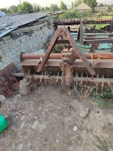 Тракторы Lovol: Трактор рыжего цвета, предназначенный для выполнения различных — 6