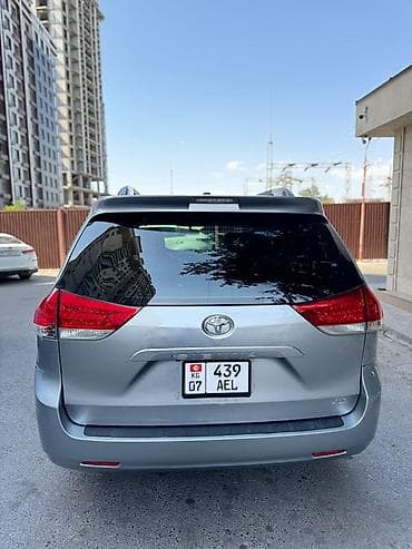 sg 9: Toyota Sienna: 2012 г., 3.5 л, Автомат, Бензин, Минивэн — 5