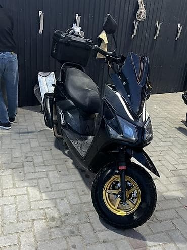 motor cycle: Скутер/макси-скутер городского типа, черный. Основные характеристики — 2