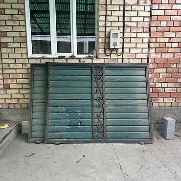 Металлические ворота/калитка из профнастила с коваными элементами at lalafo.kg Металлические ворота/калитка из профнастила с коваными элементами