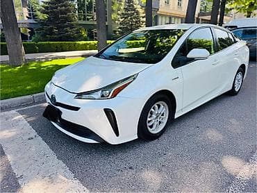 Toyota Prius: 2019 г., 1.8 л, Вариатор, Гибрид, Хэтчбэк at lalafo.kg Toyota Prius: 2019 г., 1.8 л, Вариатор, Гибрид, Хэтчбэк