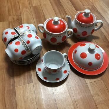 бамбуковая посуда: Продаю чайный сервиз( 1500 сом)новый,блюда 300 и 400 сомдесертные — 1