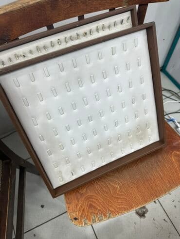 для кафе ресторанов: Витринный планшет для демонстрации украшений/колец. - Формат — 1