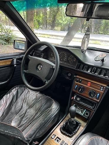 Mercedes-Benz W124: 1991 г., 2.3 л, Кол менен иштөөчү, Бензин, Седан — 4