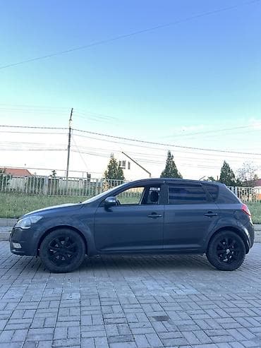 Kia Ceed: 2012 г., 1.6 л, Механика, Бензин, Хэтчбэк