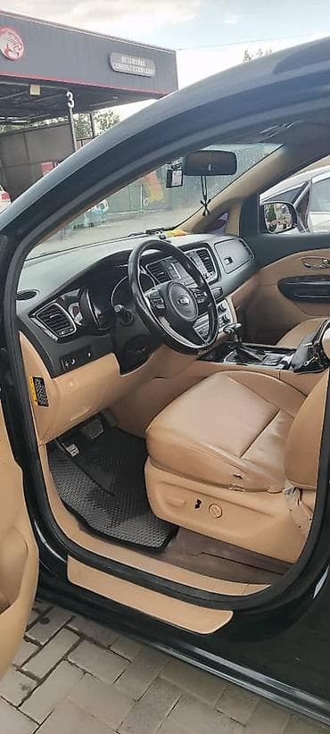 Kia Carnival: 2017 г., 2.2 л, Автомат, Дизель, Минивэн — 1