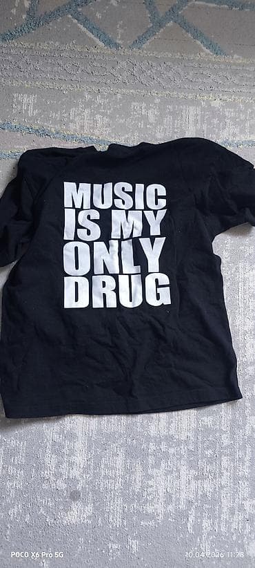 Футболкалар: Черная футболка с крупным белым принтом “MUSIC IS MY ONLY DRUG”. - — 1