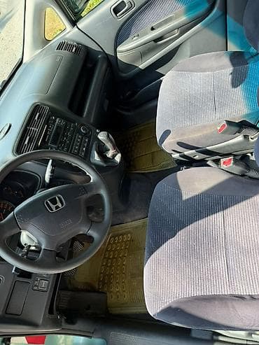 1 nz: Honda Stream: 2002 г., Механика, Универсал — 3