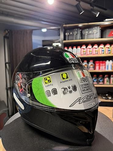 Спорт и отдых: Шлемы AGV для мотоциклистов от 30.000 сом Модели на фото: - AGV K1 — 2