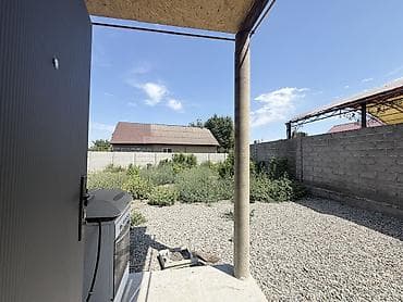 Продажа домов: 🏡 Продаётся полдома в с. Новопавловка 📍 Район Киркомстром, 2 минуты — 6