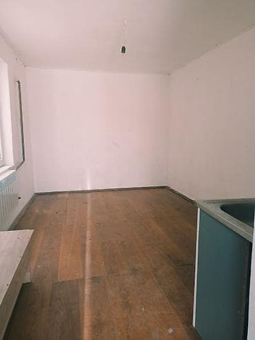 Недвижимость: Однокомнатное помещение с отдельным санузлом Описание: - Светлая — 1