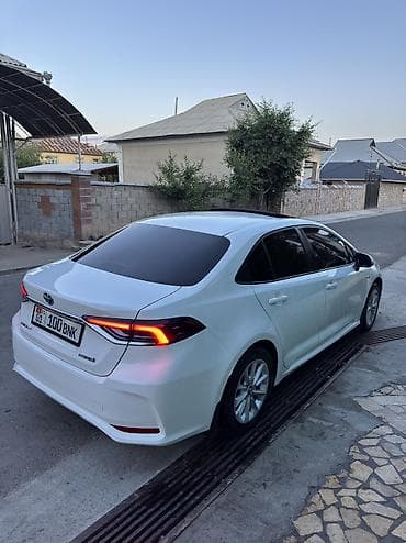 w210 55: Toyota Corolla: 2022 г., 1.8 л, Вариатор, Гибрид, Седан — 6