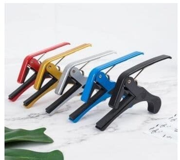 купить гитару в бишкеке бу: Каподастр есть в наличии: металлические и пластиковые . есть доставка — 2