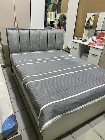 Мебель: Двуспальная кровать, С мягким изголовьем, длина - 200 см — 1