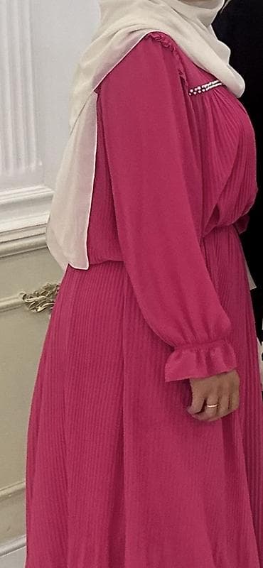 клеш джинсы: Платье макси ярко-розового цвета. Надевала один раз . Белый шарф будет — 2