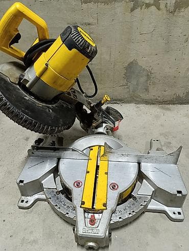 пила торцевая: Торцовочная пила DeWalt (сетевой формат), классический поворотный стол — 3