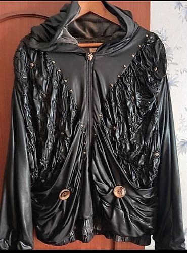 куртка женская экокожа: Женская куртка с капюшоном, дизайн «total black» - Материал: гладкая — 2