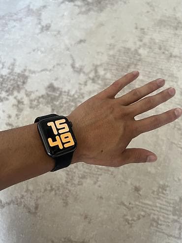 Apple Watch SE Продаю Apple Watch SE 44 мм в идеальном состоянии. Не