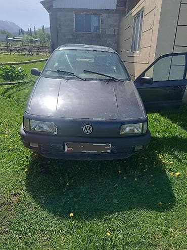 Volkswagen: Volkswagen Passat: 1991 г., 1.8 л, Механика, Седан — 1