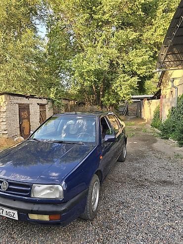 Volkswagen Vento: 1993 г., 1.6 л, Кол менен иштөөчү, Бензин, Седан — 2
