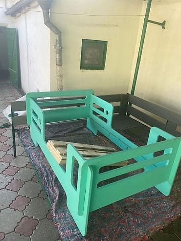 кровать детская с бортиком: Детская кровать с бортиками, разборная. 140 на 80 см - Материал — 2