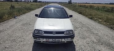 детский машина аккумулятор: Volkswagen Golf III, хэтчбек 5‑дверный, белый жемчуг кузов с черной — 1
