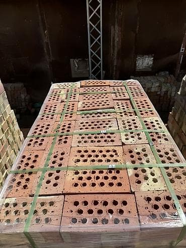 Кирпич в поддонах 9 сом 
Качество высшее