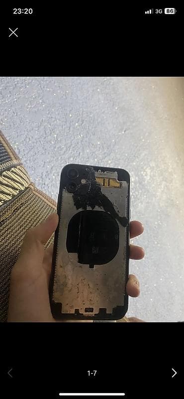 продаю наушники на айфон: IPhone 11, Б/у, 64 ГБ — 1