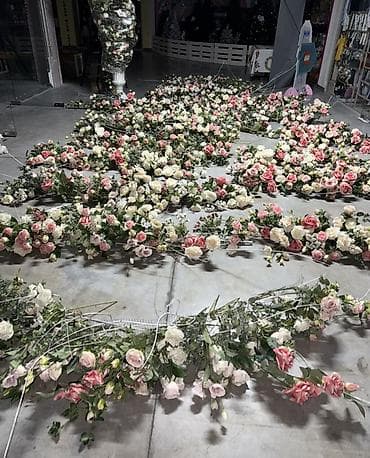 цветочная арка: В большом количестве, готовые композиции для оформления, гейлевые — 3