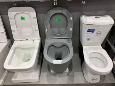 плинтуса для пола: Унитаз-компакт белого цвета с напольной установкой и высоким бачком — 3